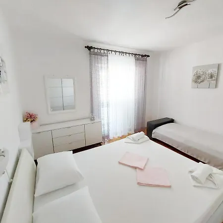 Eli Apartamento Pag Town