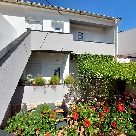 Eli Apartment